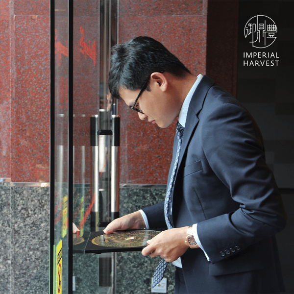 Blog_2022_Master David Audits Damiani_s Flagship Boutique-1